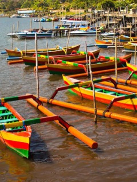 Pirogue sur les lacs